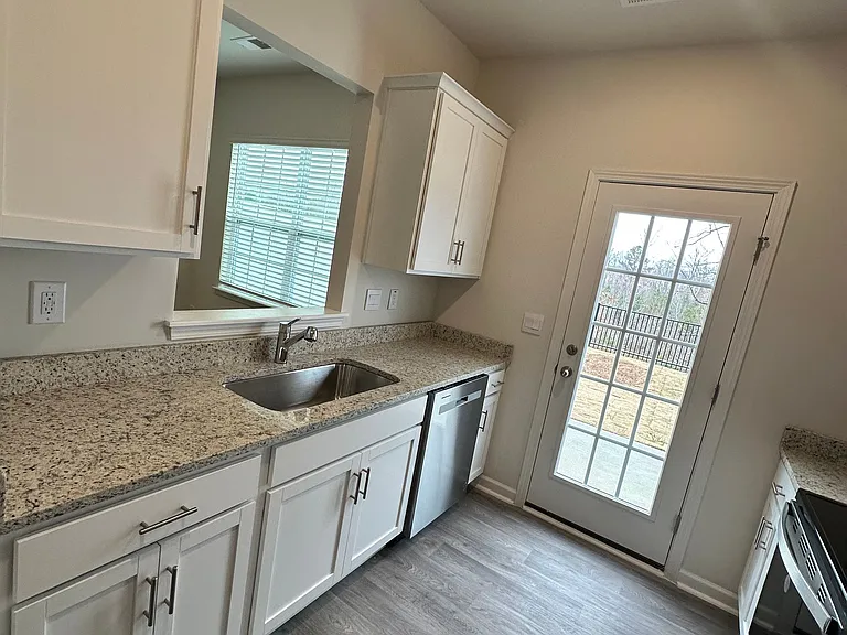 1351 Amberview Ln — Photo 16