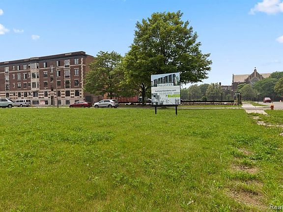 5th image of 1745 Pallister St #33