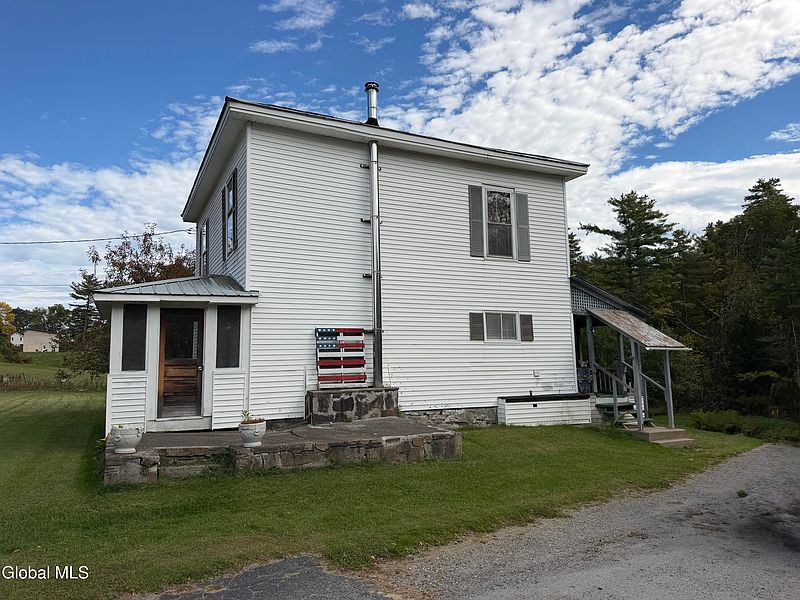 4th image of 822 Tarbell Hill Road