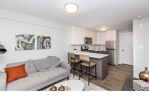 2nd image of 5954 N Winthrop Ave APT 2E