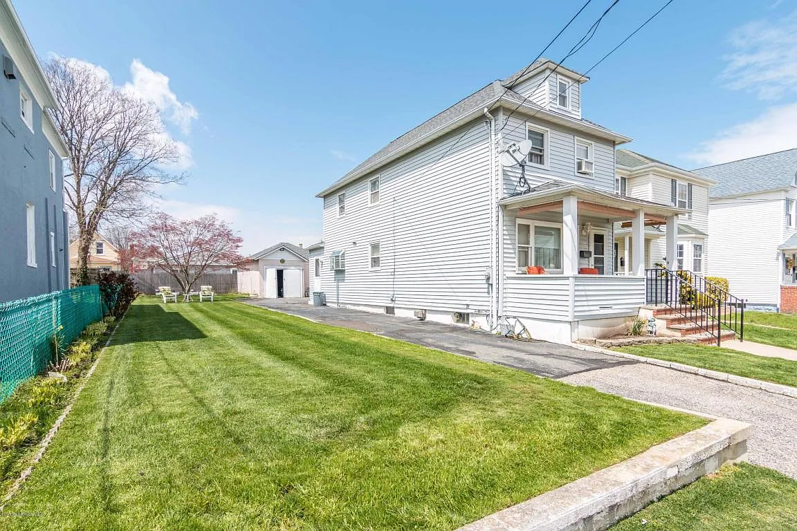 557 Summer St photo 1