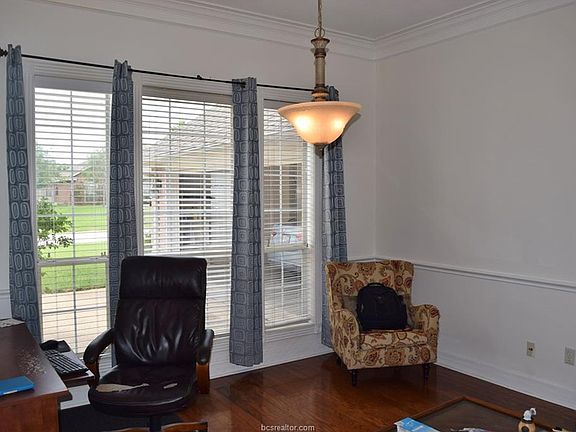 2nd image of 206 Marta St