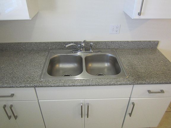 4th image of 317 W Park Ave APT 104