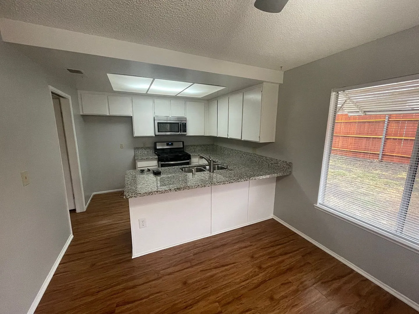 Charming 3-Bedroom Home in Hemet! — Photo 4