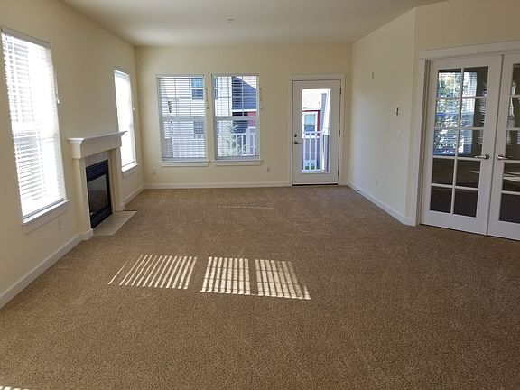 3rd image of 22633 NE Alder Crest Dr Unit 202