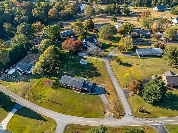 2nd image of 401 S Glassy Mountain Rd