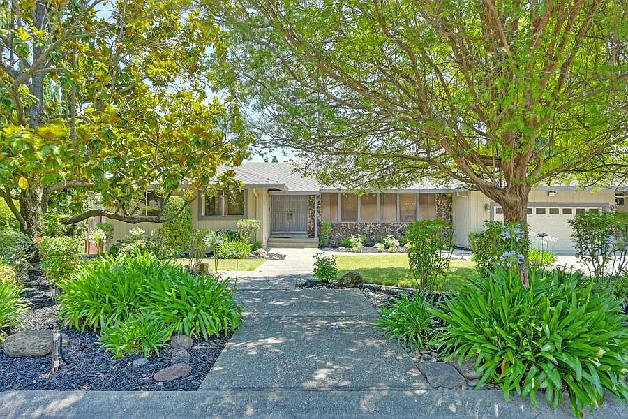 4808 Tiffany Way photo 1