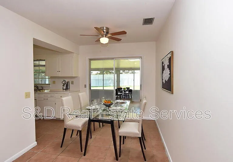 204 Chaucer Ln — Photo 6