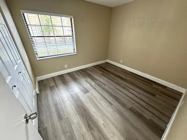 2626 Riverside Dr — Photo 6