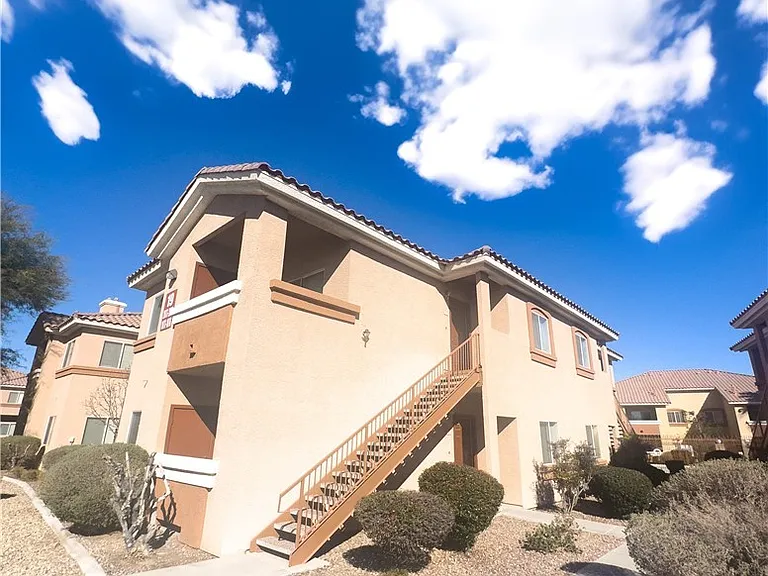 1050 E Cactus Ave #1074 — Photo 1