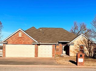 290 Hillside Dr, Harrah, OK 73045