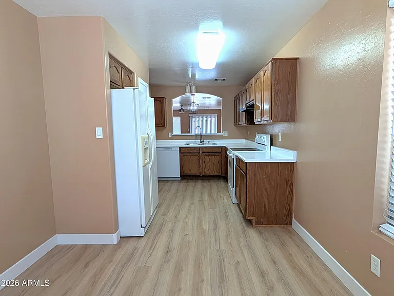 13216 W Mauna Loa Ln — Photo 5