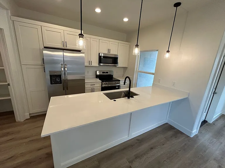 1544 E Mead Ln — Photo 4