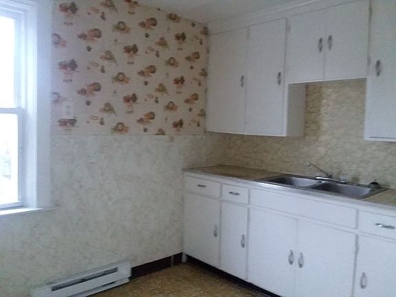 4th image of 128 Ideal St #1