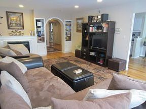 5th image of 623 Colony Dr