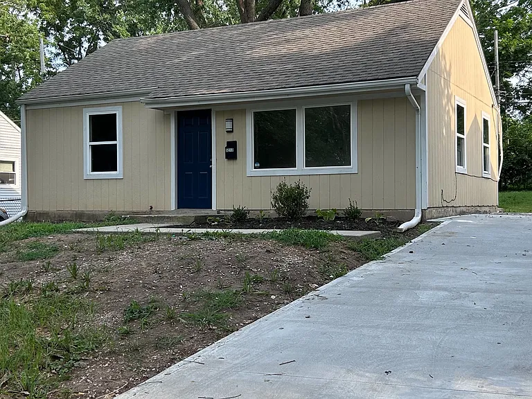 5213 Locust Ave — Photo 1