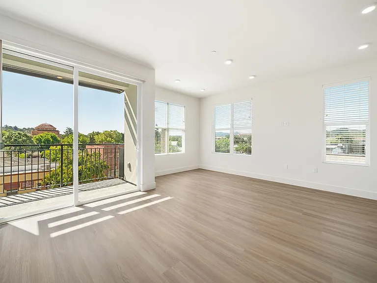 5802 Traffic Way #304 — Photo 3