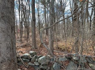 201 Heritage Rd, Putnam, CT 06260