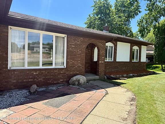 3rd image of 6822 Aberdeen Dr