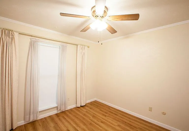 921 Mossvine Dr — Photo 31