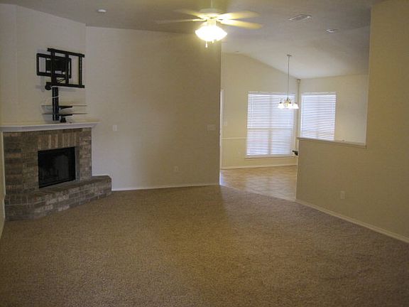 4th image of 9301 Lamar Ave