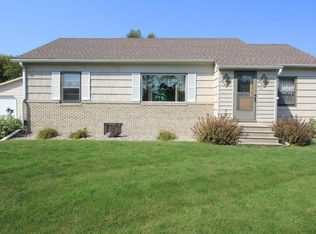 615 E 7th St, Morris, MN 56267