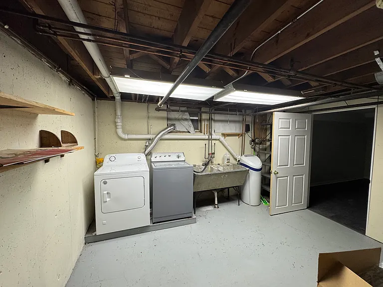 702 S Summit St — Photo 9