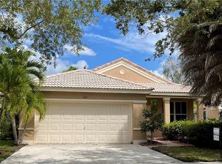824 Savannah Falls Dr, Fort Lauderdale, FL 33327