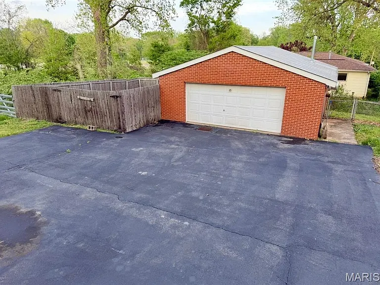 7602 Elton St — Photo 3