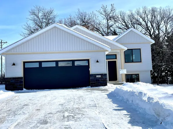 201 Whitetail Ln, Kenyon, MN 55946