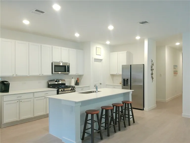 7842 Thor Dr — Photo 3