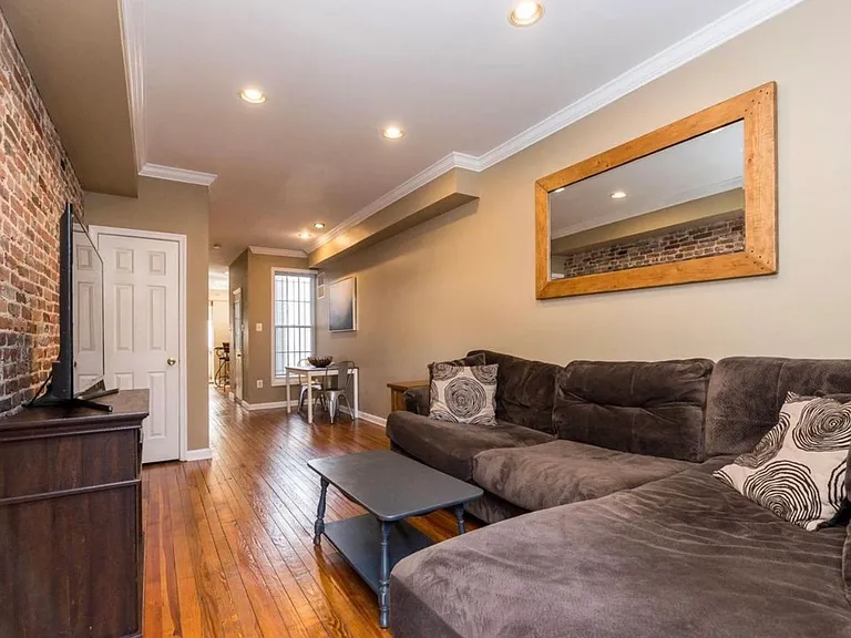 829 S Montford Ave — Photo 2