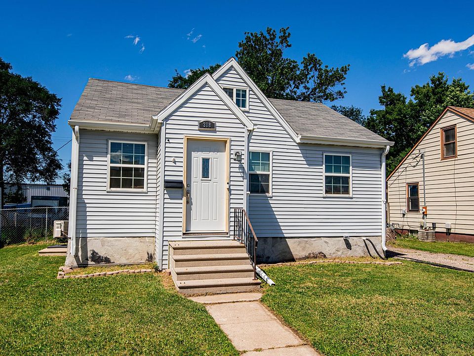 1st image of 318 1st Ave E