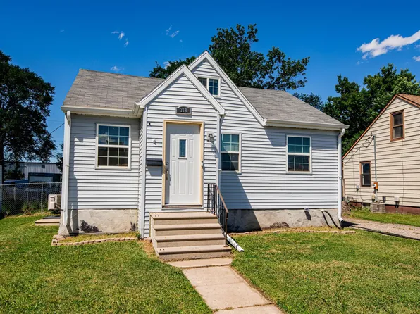 318 1st Ave E, West Fargo, ND 58078