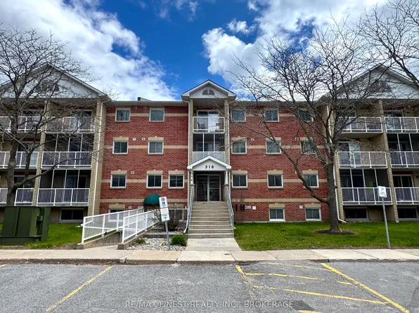 316 Kingsdale Ave #311, Kingston, ON K7M 8S2