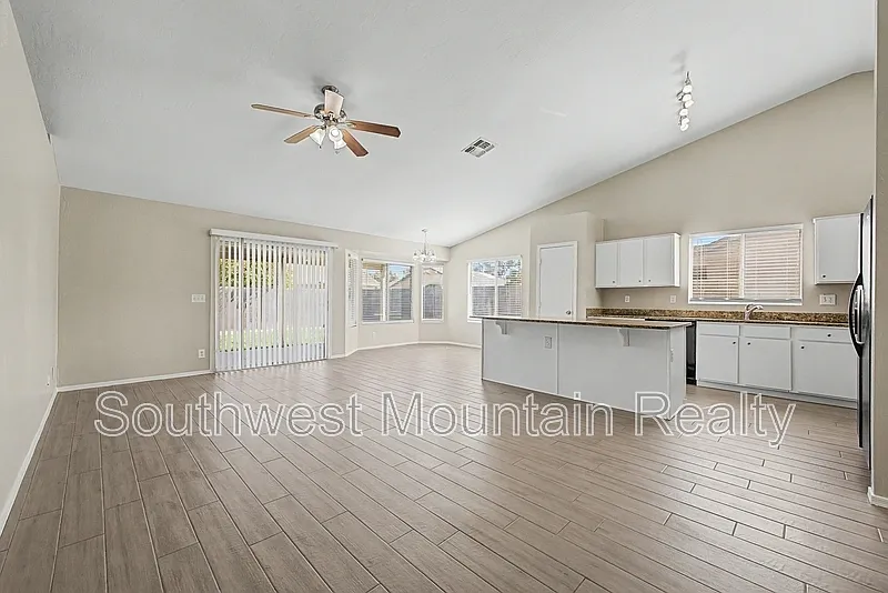 2272 E Remington Pl