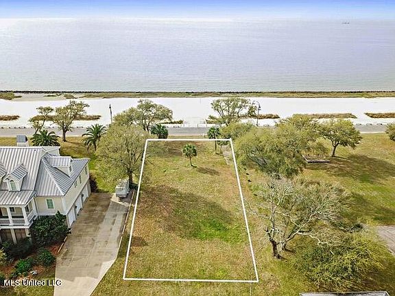 3rd image of 2205 Beach Blvd