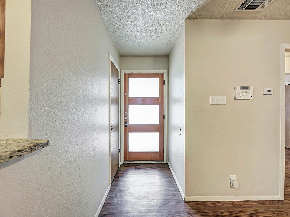 1st image of 2106 Nickerson St #105