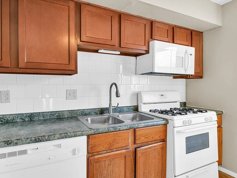327 Riley Dr — Photo 6
