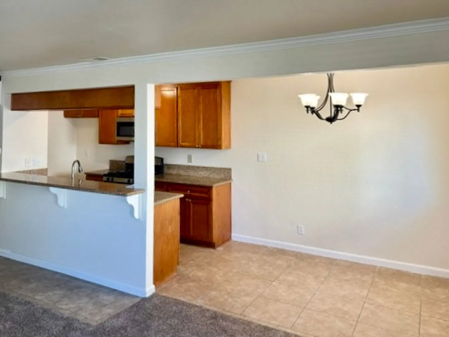 Updated Auburn Greens Townhouse Condo — Photo 4