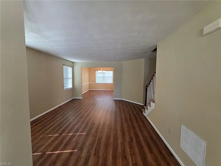 1460 Berkshire Dr — Photo 5