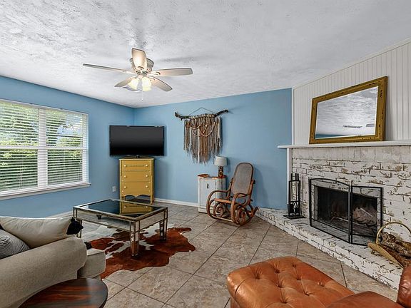 5th image of 4216 Selina Ct