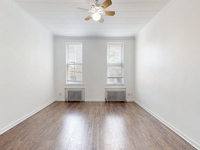 1941 Gates Ave #2R — Photo 4