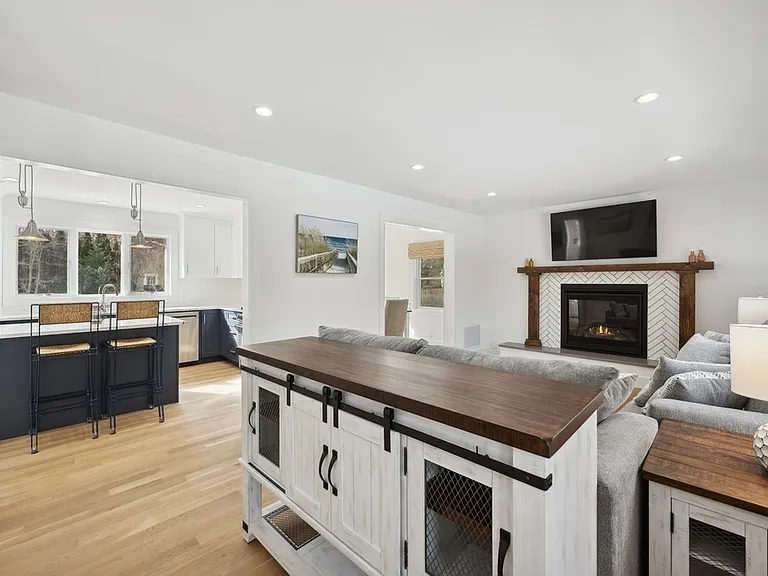 498 Springs Fireplace Rd — Photo 10