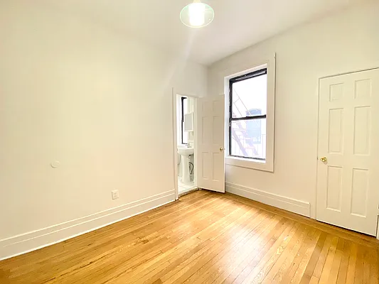 Rented by Bohemia Realty Group | media 7