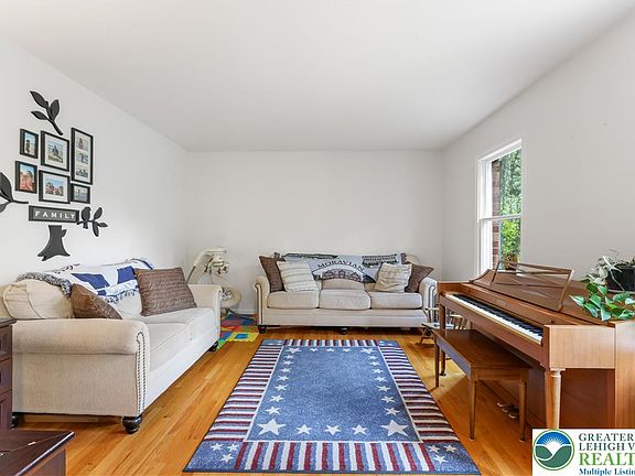 4th image of 4471 Wagner Dr