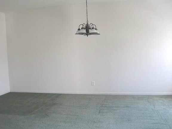 4th image of 445 Heritage Dr