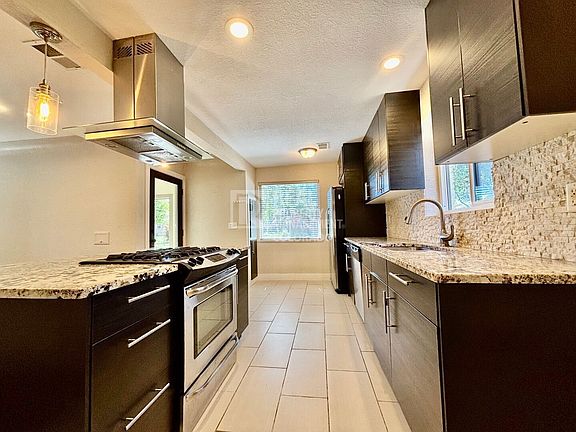 2nd image of 3401 Vrain St