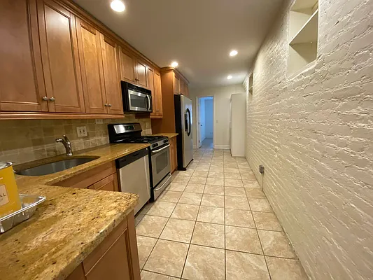 Rented by Urban Real Estate Property Group Inc | media 8