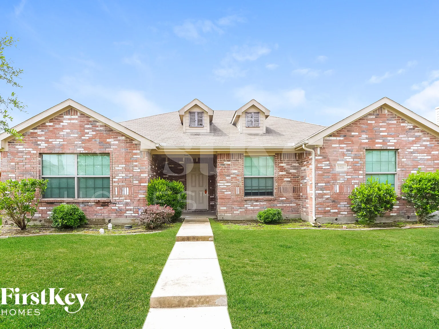 4 bed, 2.0 bath, 1690 sqft, $2,350 — Photo 1